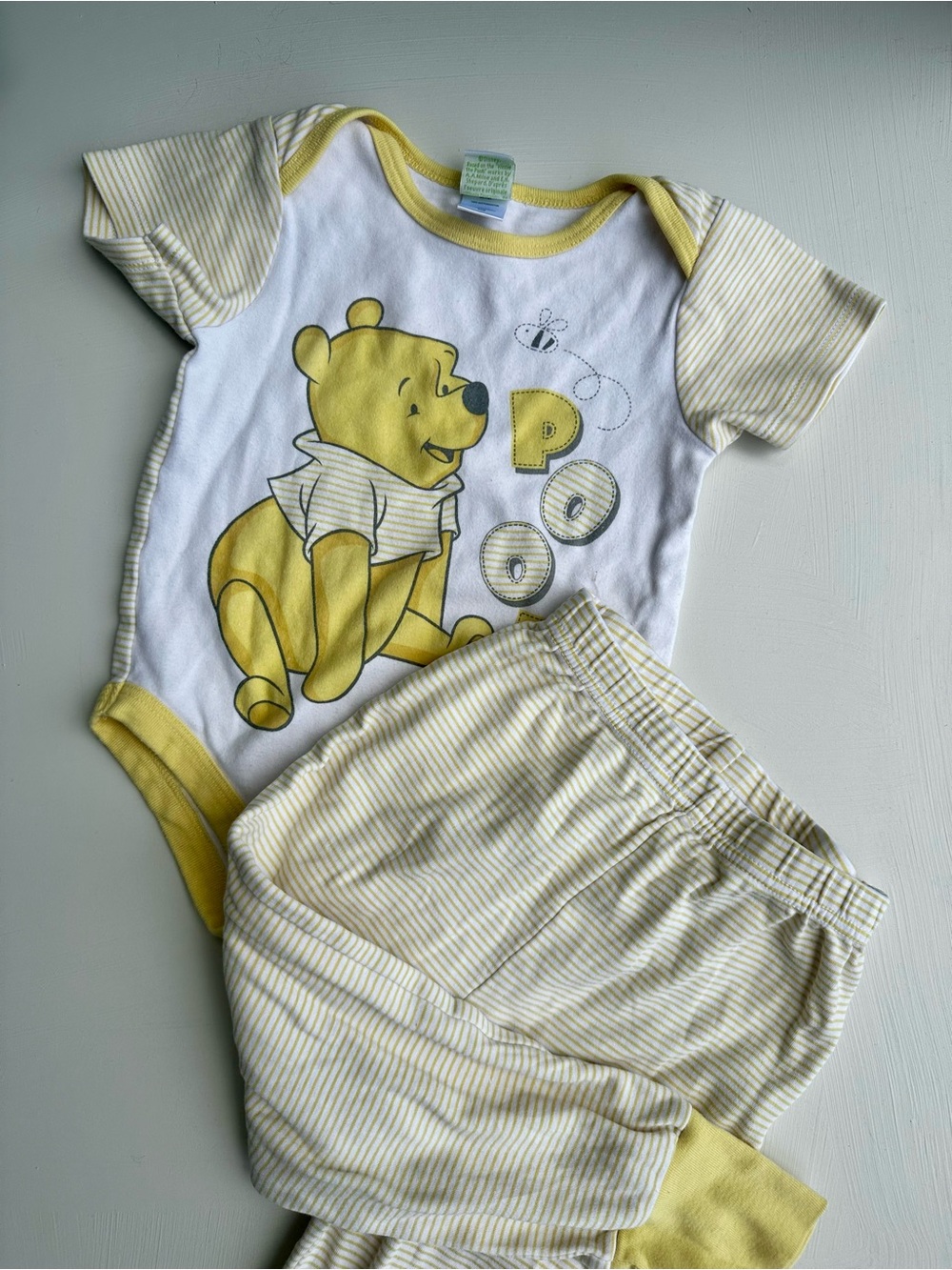 Winnie the Pooh Yellow & White Baby Bodysuit and Pants Set * vintage Disney